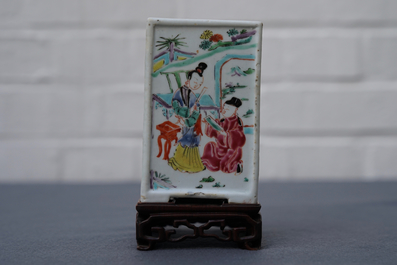A square Chinese famille rose brush pot on wooden stand, Yongzheng/Qianlong